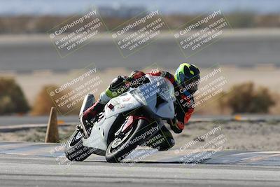 media/Nov-16-2025-Race Pace (Sun) [[8c5fa54630]]/Non Verified Riders (1st 20 Minutes)/1-Turn 14 (10am)/